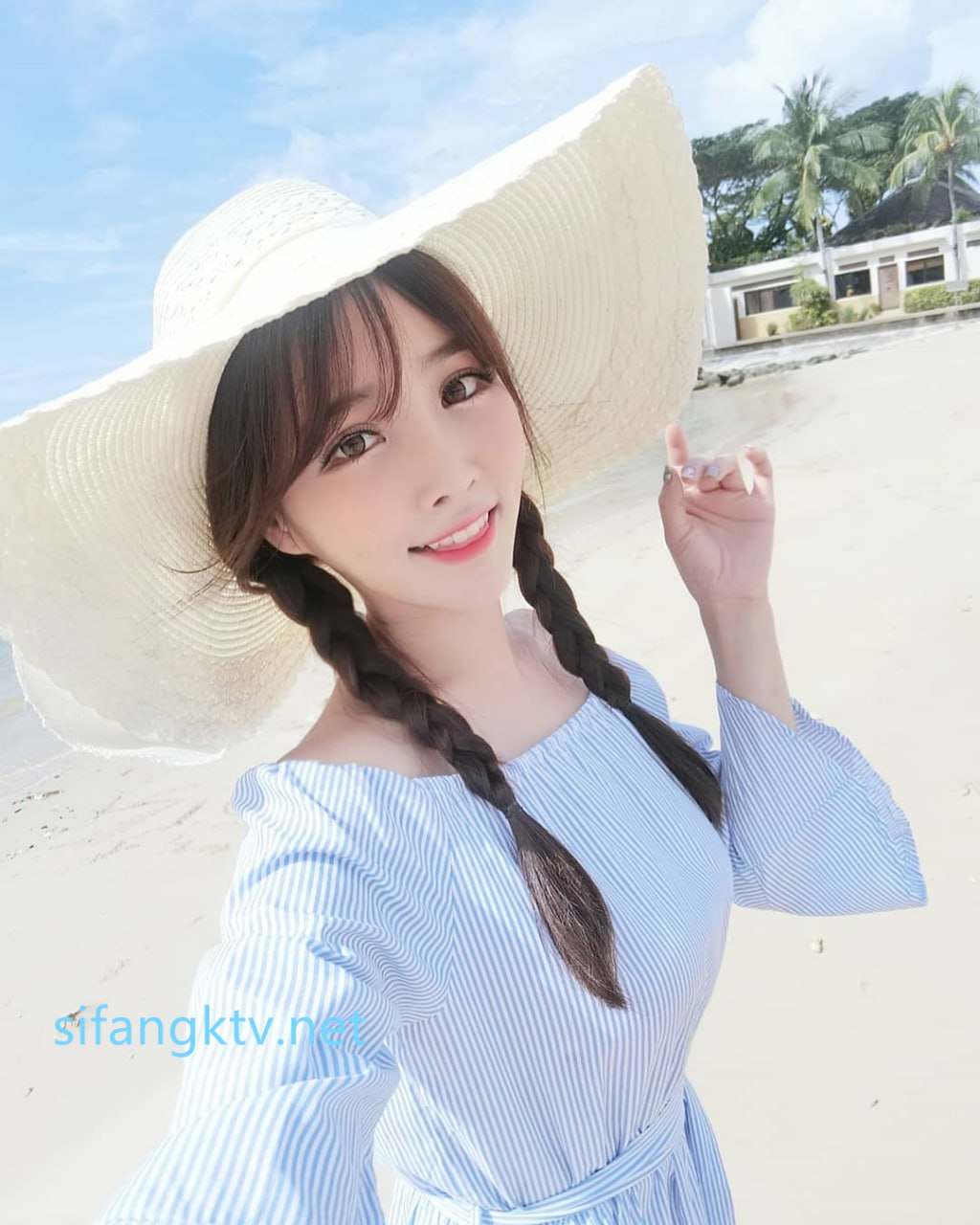 【2023-07-23】Horny open car girl ♥.m4v